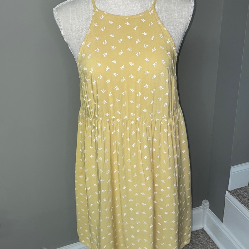 Beautiful Spring/Summer pale yellow dress. Size Small- Mossimo brand